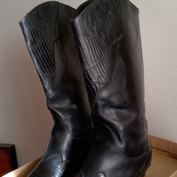 Boots - Picture 3 of 3